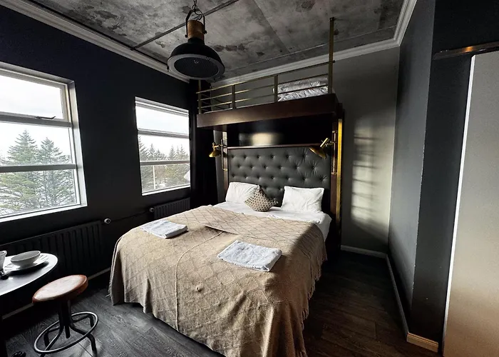 R13 - A Townhouse Hotel